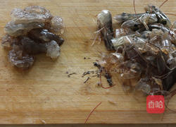 青豆炒虾仁的做法图解1