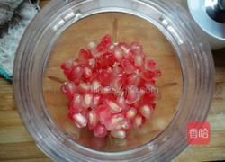 鲜榨石榴汁的做法图解4