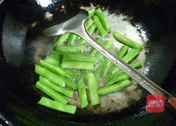 香干梅豆炒猪耳朵的做法图解7