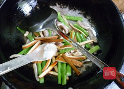 香干梅豆炒猪耳朵的做法图解10