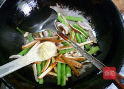 香干梅豆炒猪耳朵的做法图解11