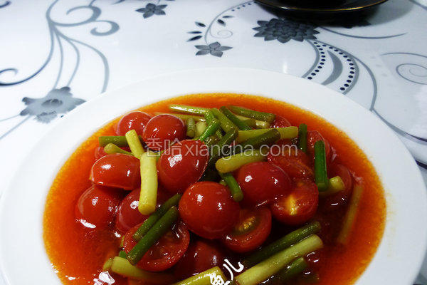 圣女果炒蒜薹