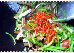 芹菜炒香干的做法图解7