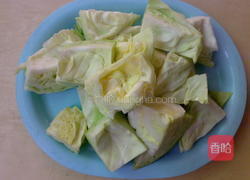 陈醋辣椒炒包菜的做法图解1