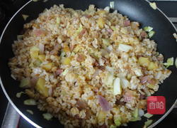 腊肠炒饭的做法图解8
