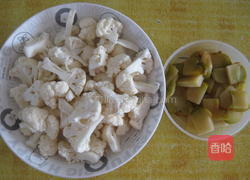 榨菜炒花菜的做法图解2