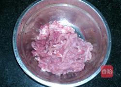 酱肉丝浇真姬菇的做法图解1