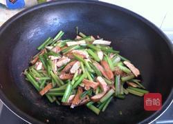 腐乳香芹炒豆干的做法图解8