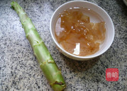 莴笋拌海蜇的做法图解1