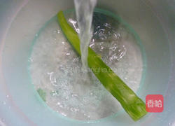 莴笋拌海蜇的做法图解2