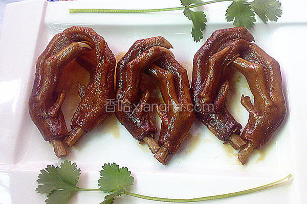 麻辣卤鸭掌
