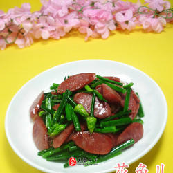 韭菜花炒脆皮肠的做法[图]