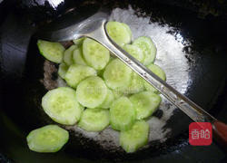 橄榄菜炒青瓜的做法图解5