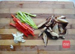 香菇炒豆芽的做法图解2