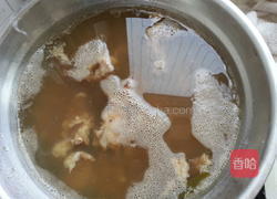 肉丸子面条的做法图解2