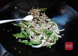 青椒炒平菇的做法图解8