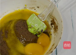 淋面可可草莓卷的做法图解4