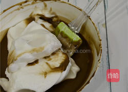 淋面可可草莓卷的做法图解7