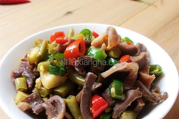酸豆角炒鸡胗