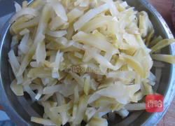 榨菜炒肉丝的做法图解1