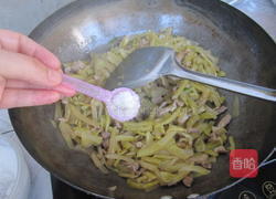 榨菜炒肉丝的做法图解8