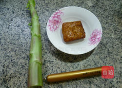 混炒莴笋的做法图解1