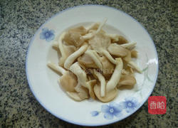 混炒莴笋的做法图解2