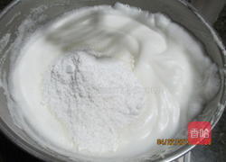 葡萄干戚风蛋糕的做法图解5