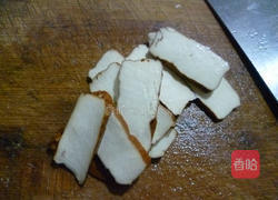 韭菜芽杂炒红肠的做法图解6