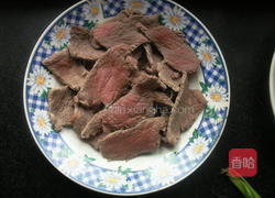 牛肉砂锅的做法图解2