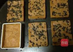 香酥芝麻酱饼干的做法图解2