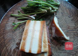 香芹香干炒腊肉的做法图解1