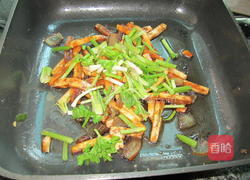 香芹香干炒腊肉的做法图解7