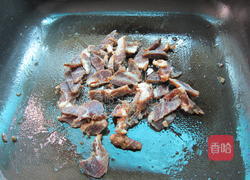 香芹榨菜炒腊肉的做法图解3