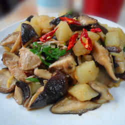 香菇烧土豆的做法[图]