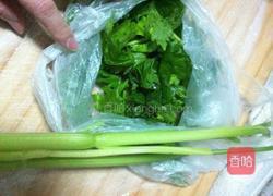 猪肉芹菜馅饼的做法图解2