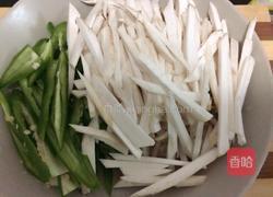青椒雞腿菇的做法图解1