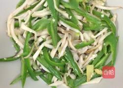青椒雞腿菇的做法图解3