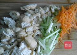 肉丝炒豆腐泡的做法图解2
