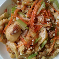肉丝炒豆腐泡的做法[图]