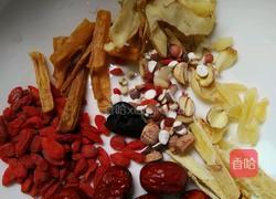 清补药材猪肉汤的做法图解1