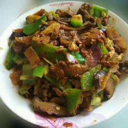 青椒洋葱炒香菇羊肉的做法[图]