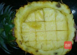 菠萝海鲜饭的做法图解1