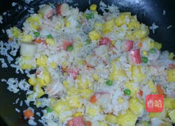菠萝海鲜饭的做法图解6