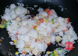 菠萝海鲜饭的做法图解5