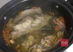 马卡黄芪党参鸡汤的做法图解2