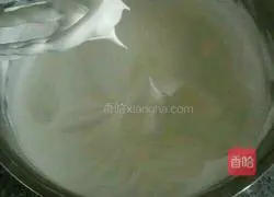 Illustration of how to make chiffon cream cake roll 4