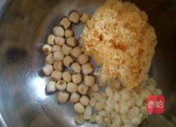银耳雪梨杏仁饮的做法图解1