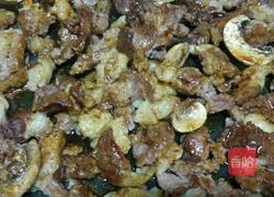 孜然烤牛肉配蘑菇的做法图解2