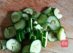 黄瓜拌鸡蛋的做法图解1